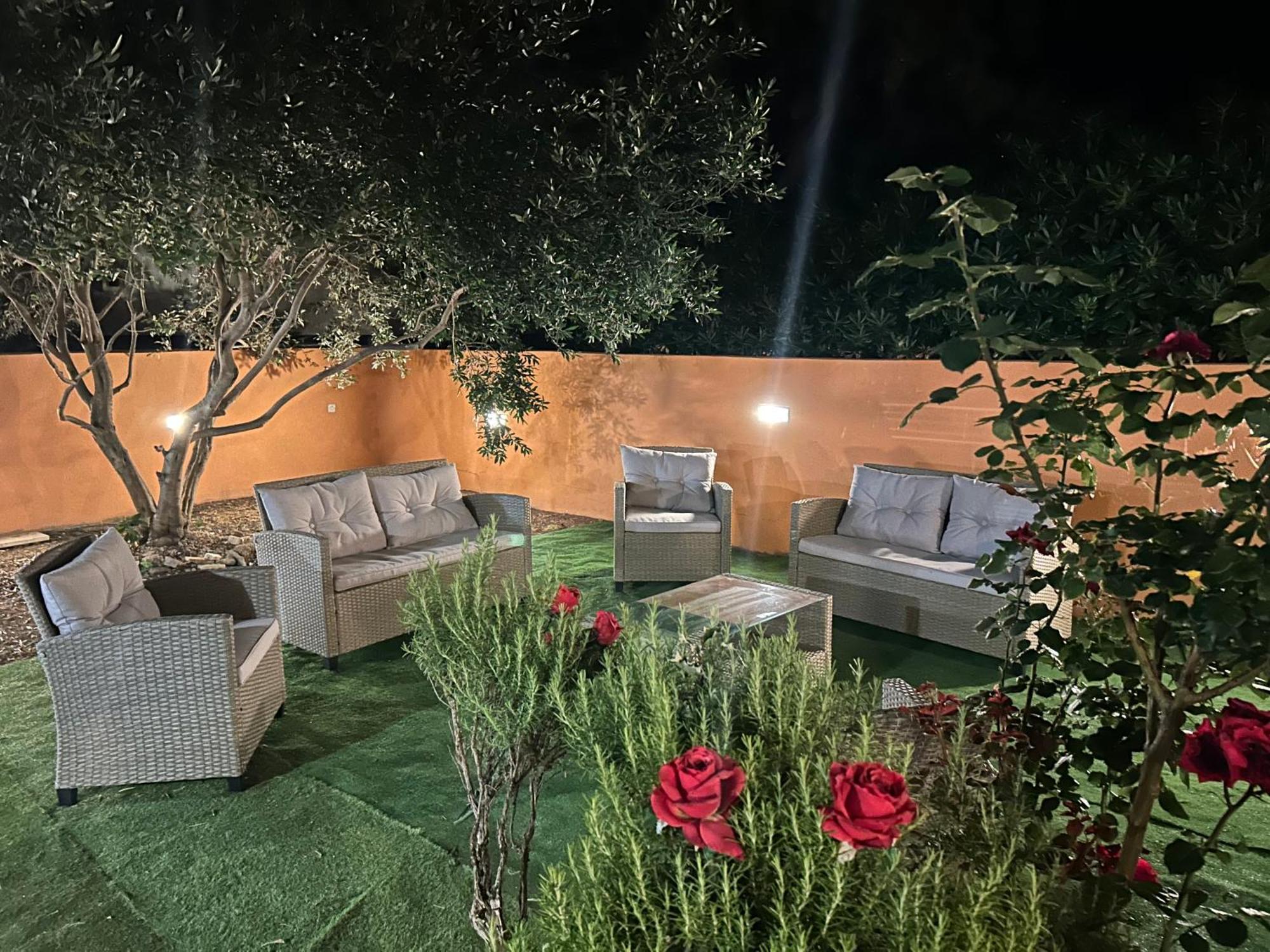 Villa Kiki Бол Екстериор снимка