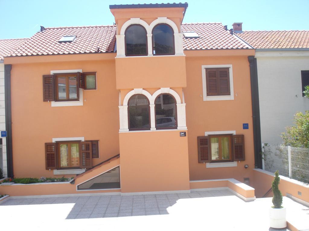 Villa Kiki Бол Екстериор снимка